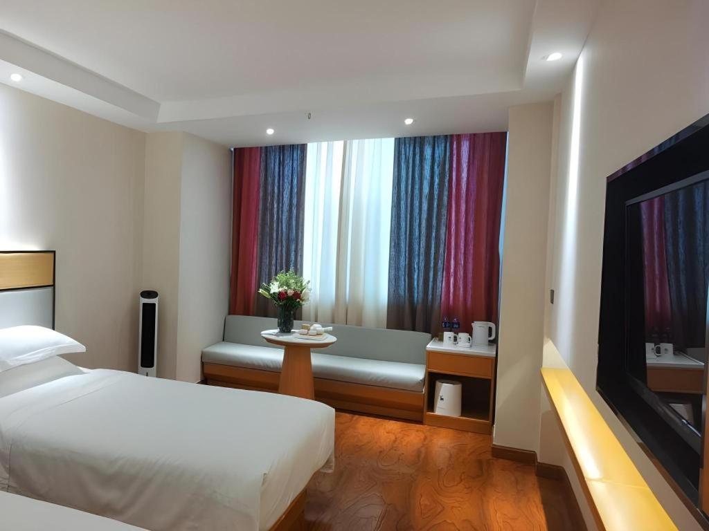 Greentree Inn Geermu Walking Street Business Hotel Golmud Экстерьер фото