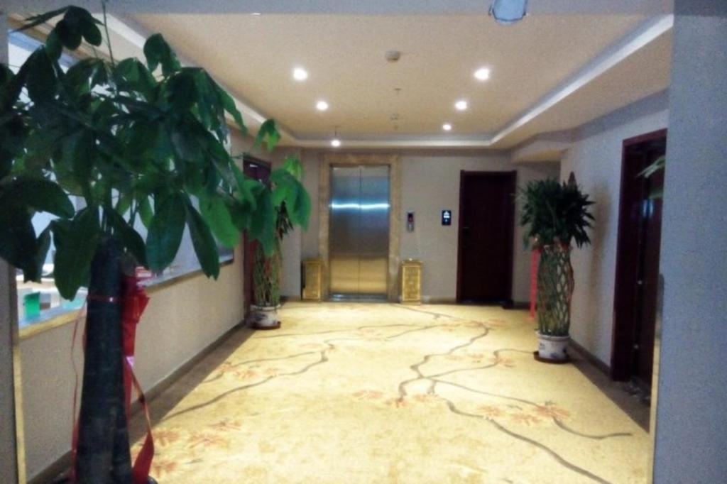 Greentree Inn Geermu Walking Street Business Hotel Golmud Экстерьер фото