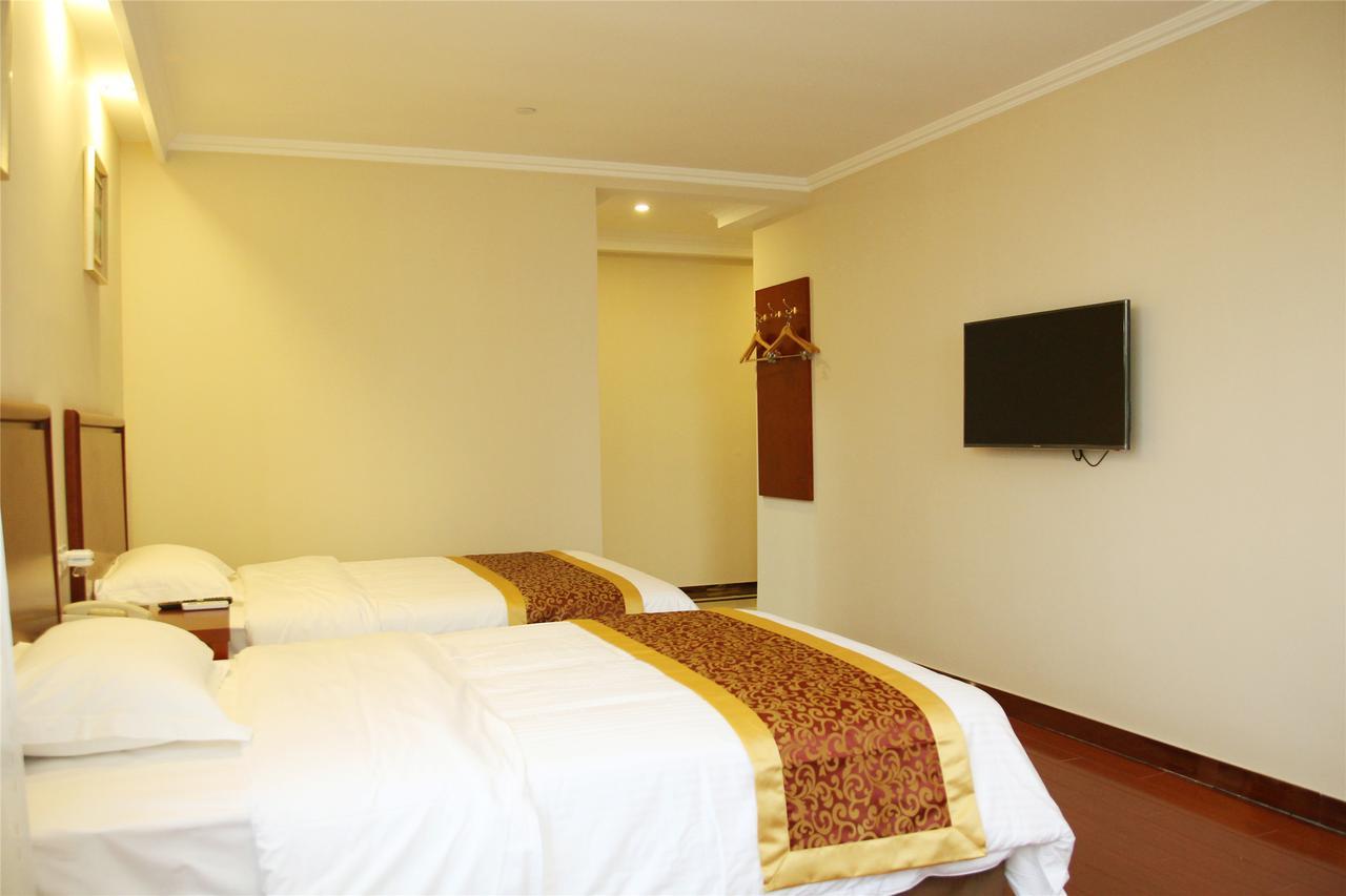 Greentree Inn Geermu Walking Street Business Hotel Golmud Экстерьер фото
